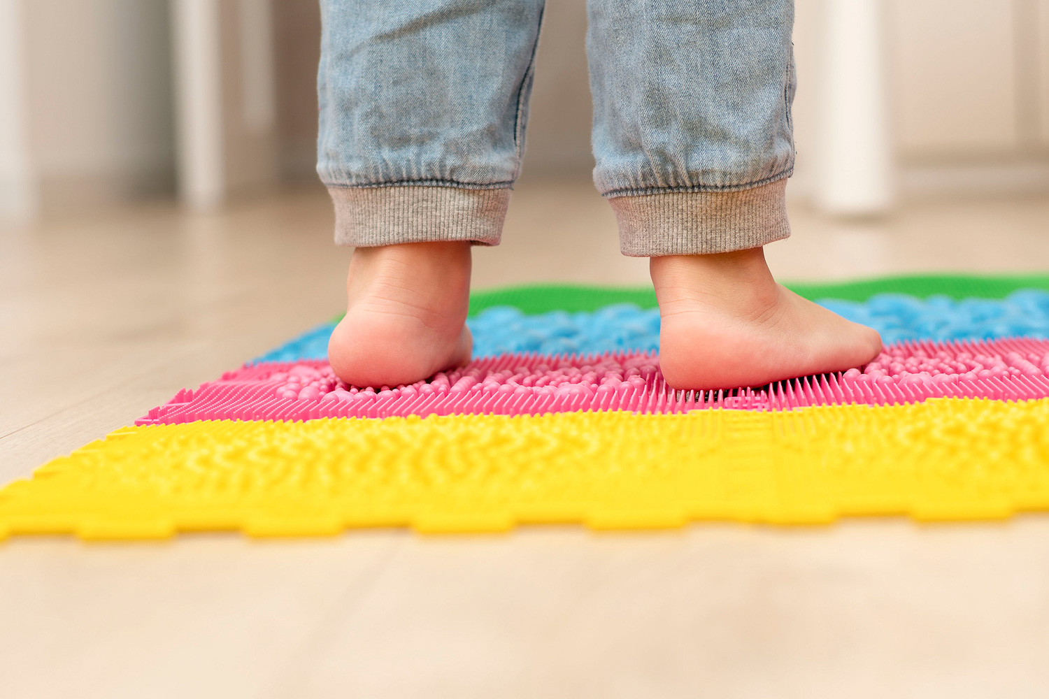 toddler with flat feet